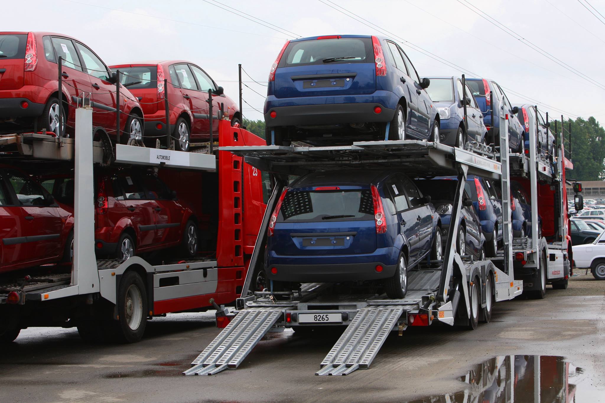 Mexico auto exports dip on U.S. sales