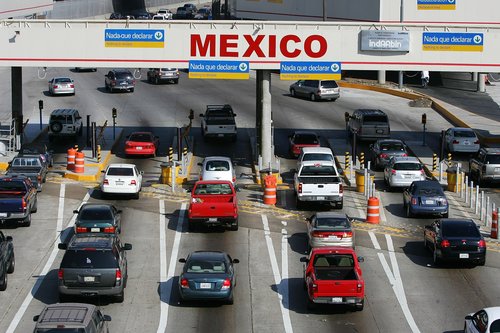 Laredo to open border crossings in June