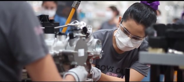 Mexican women assembly the electric Mustang at the Ford Cuautitlán plant