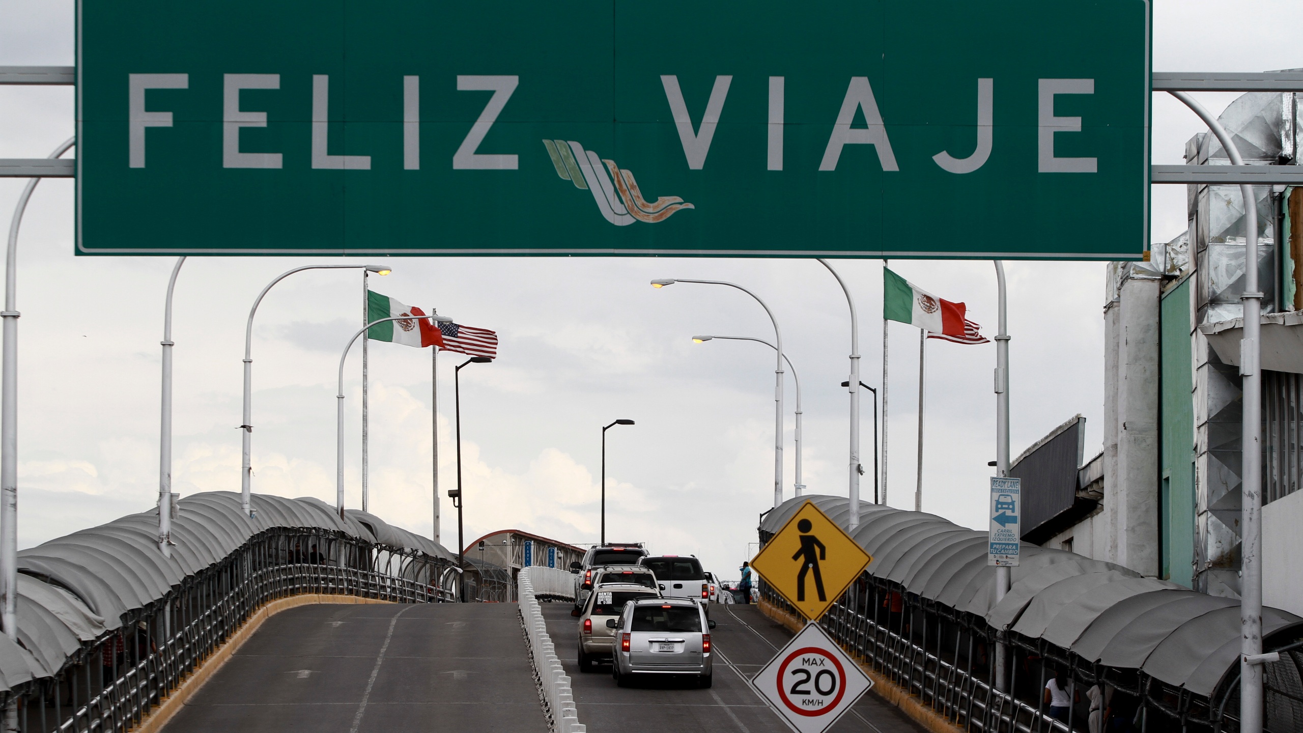 U.S. extends travel restrictions at Canada, Mexico borders