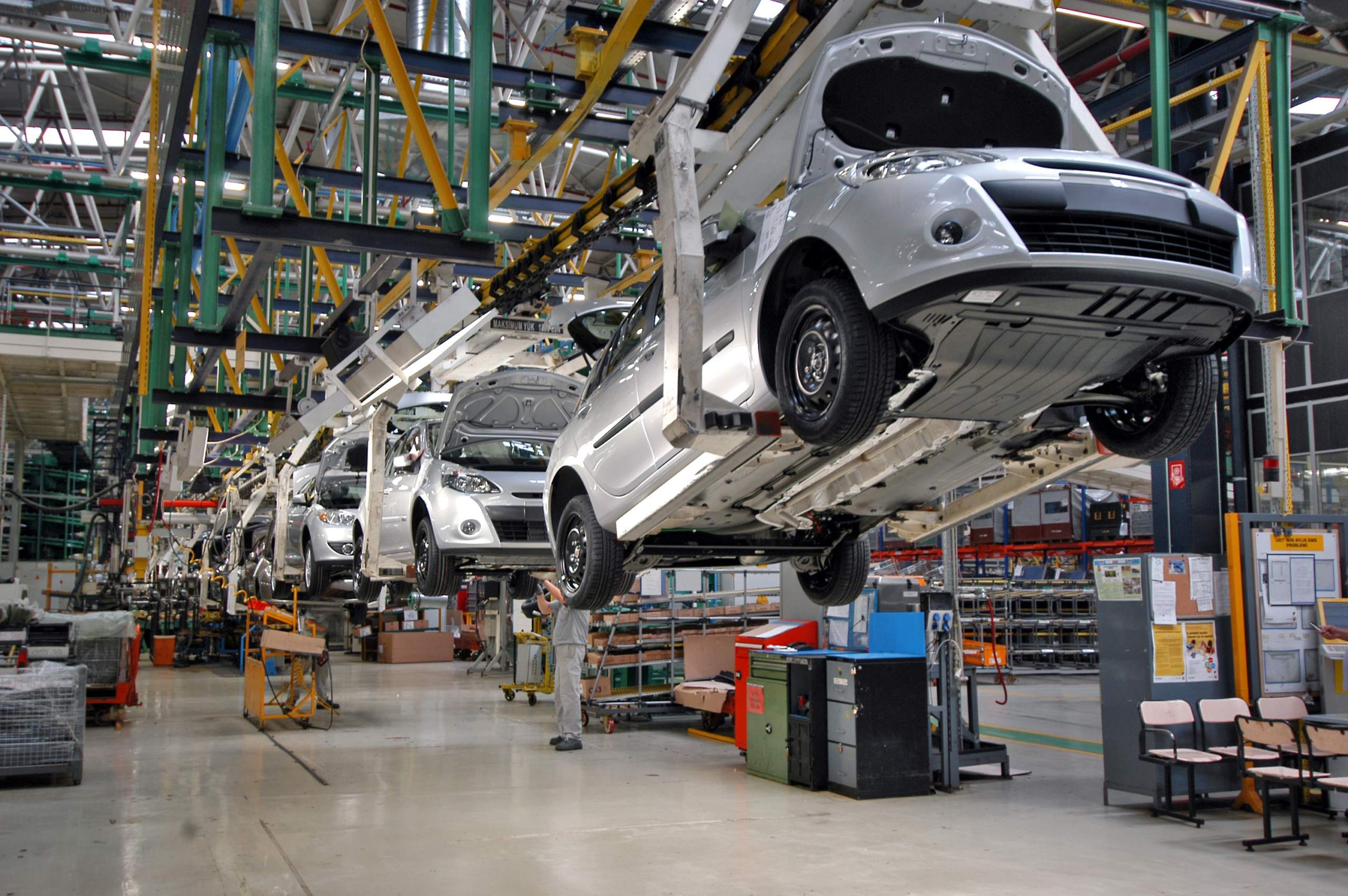 Automotive Industry to decrease 2.3% in 2021