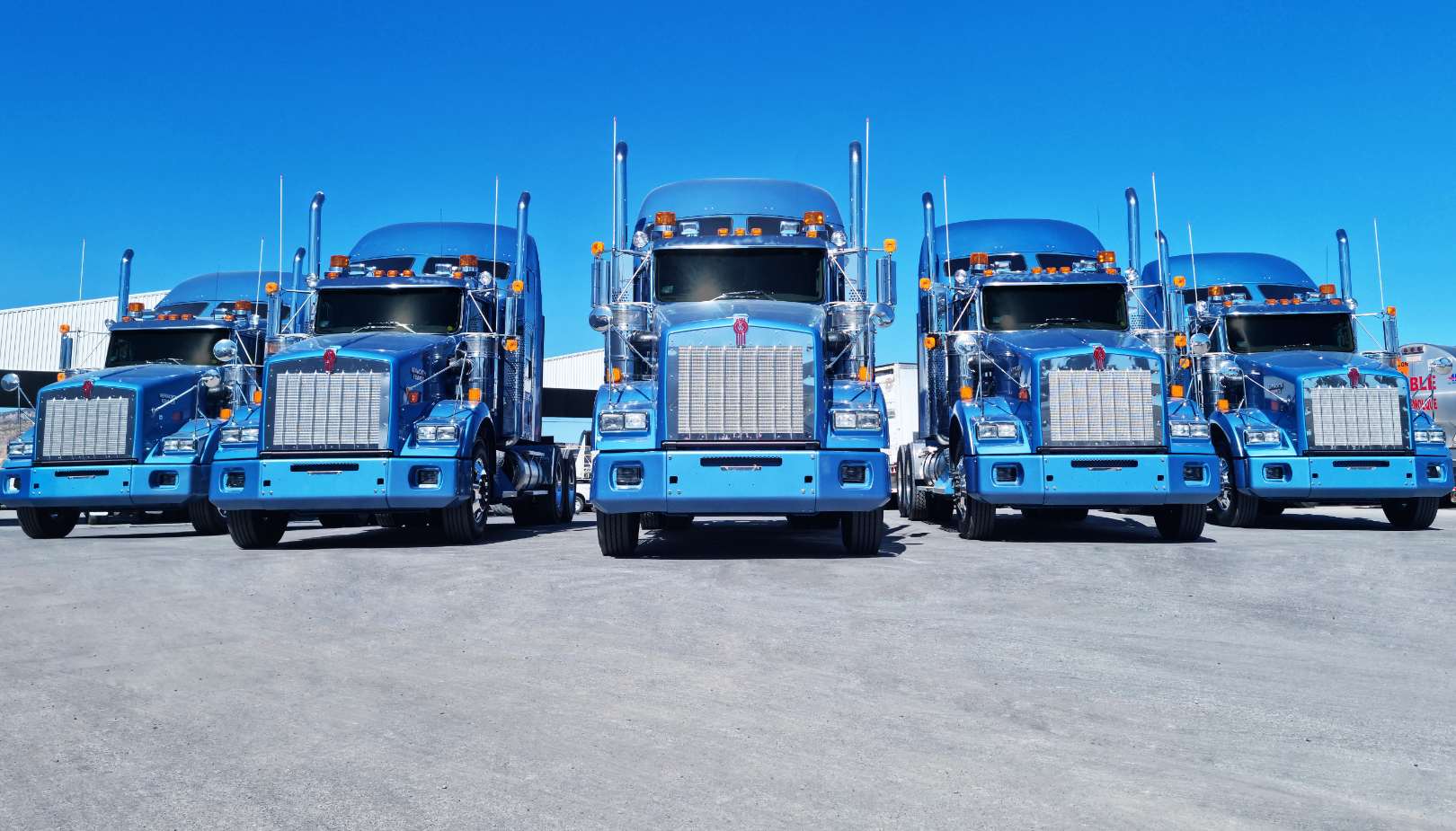 TRL acquires 13 Kenworth T800 units