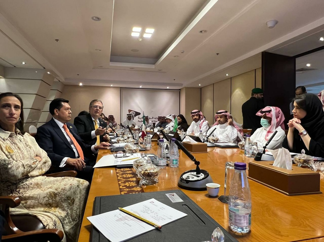 Marcelo Ebrard invites Saudi businessmen to invest in Mexico