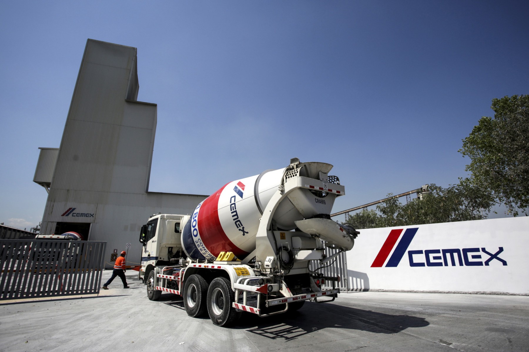 Cemex plans to convert CO2 into sustainable aviation fuel