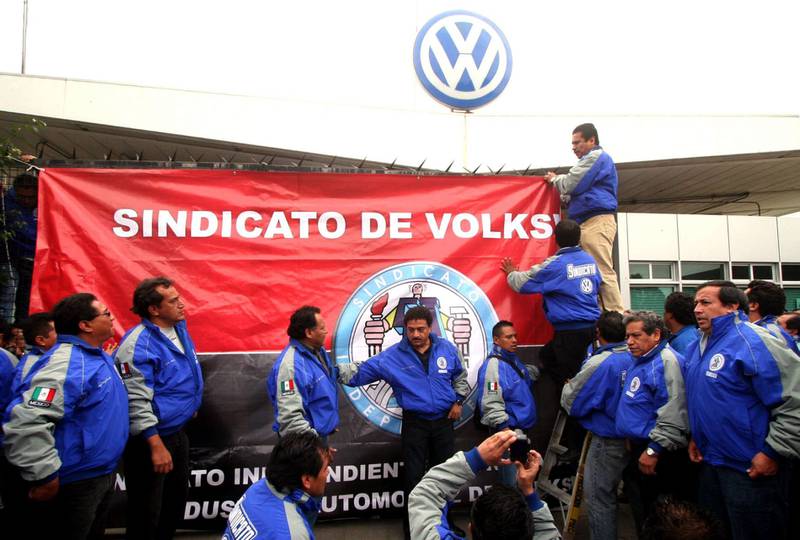 Volkswagen employees accept 11% salary increase