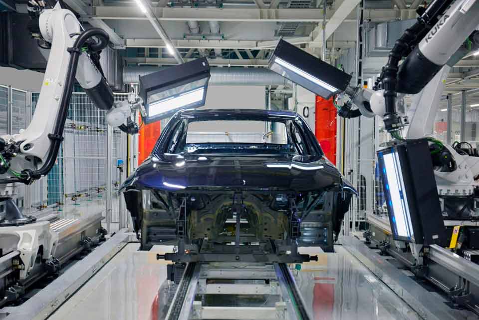 BMW postpones decision to install new electric car plant