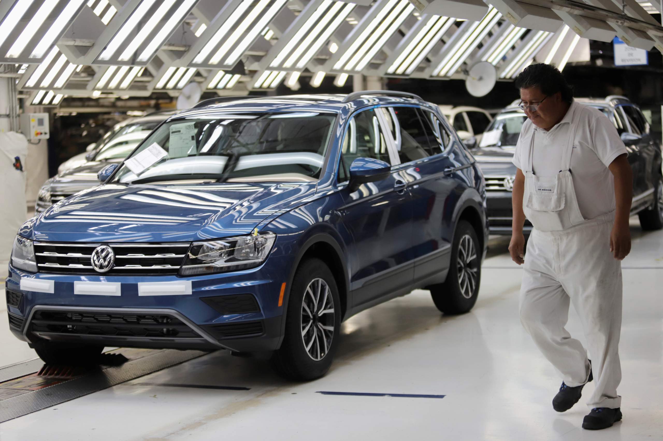 Volkswagen Mexico stops production of Tiguan