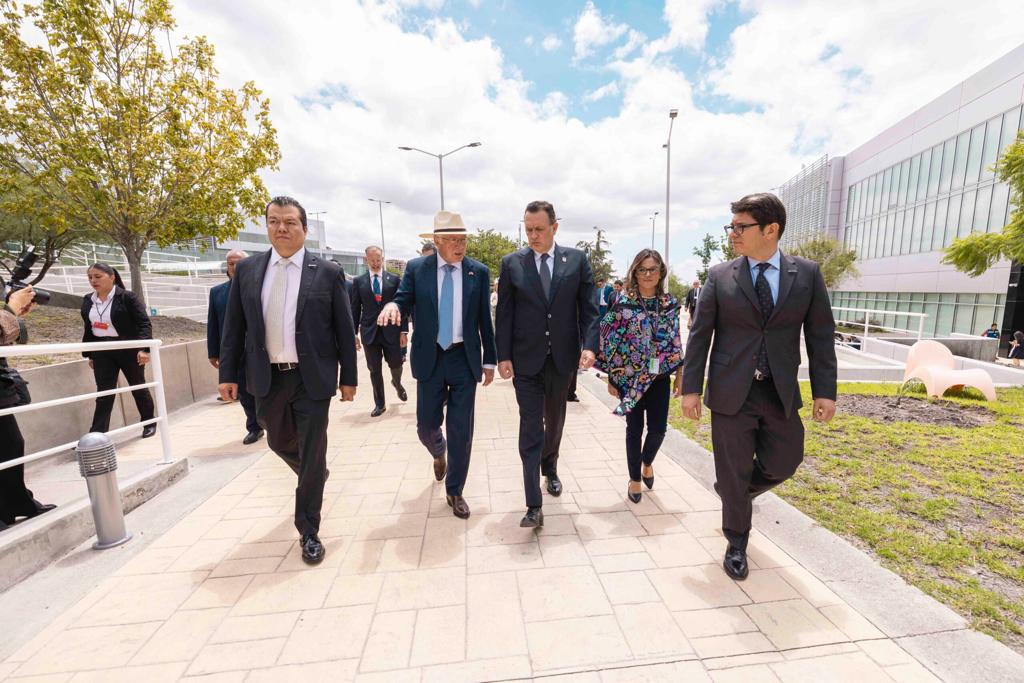 Mauricio Kuri and Ken Salazar visit GE Aerospace in Queretaro