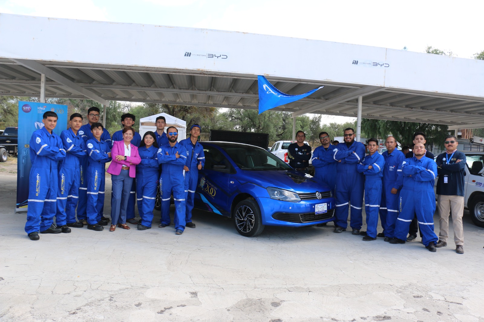 CECyTE Guanajuato students present converted electric car