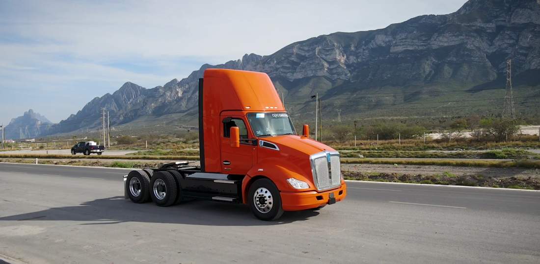 Kenworth delivered the first electric T680 to the Trayecto Group
