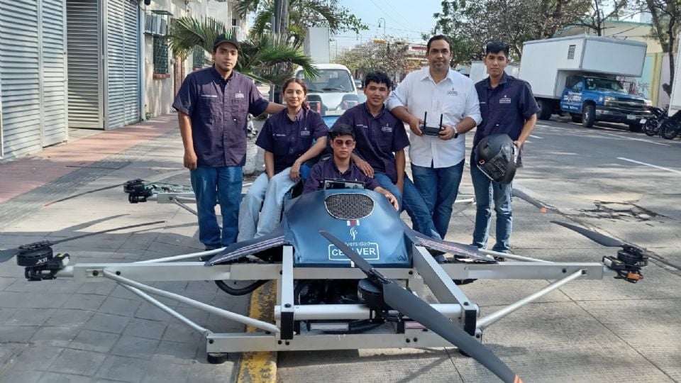 Veracruz students manufacture experimental electric aircraft