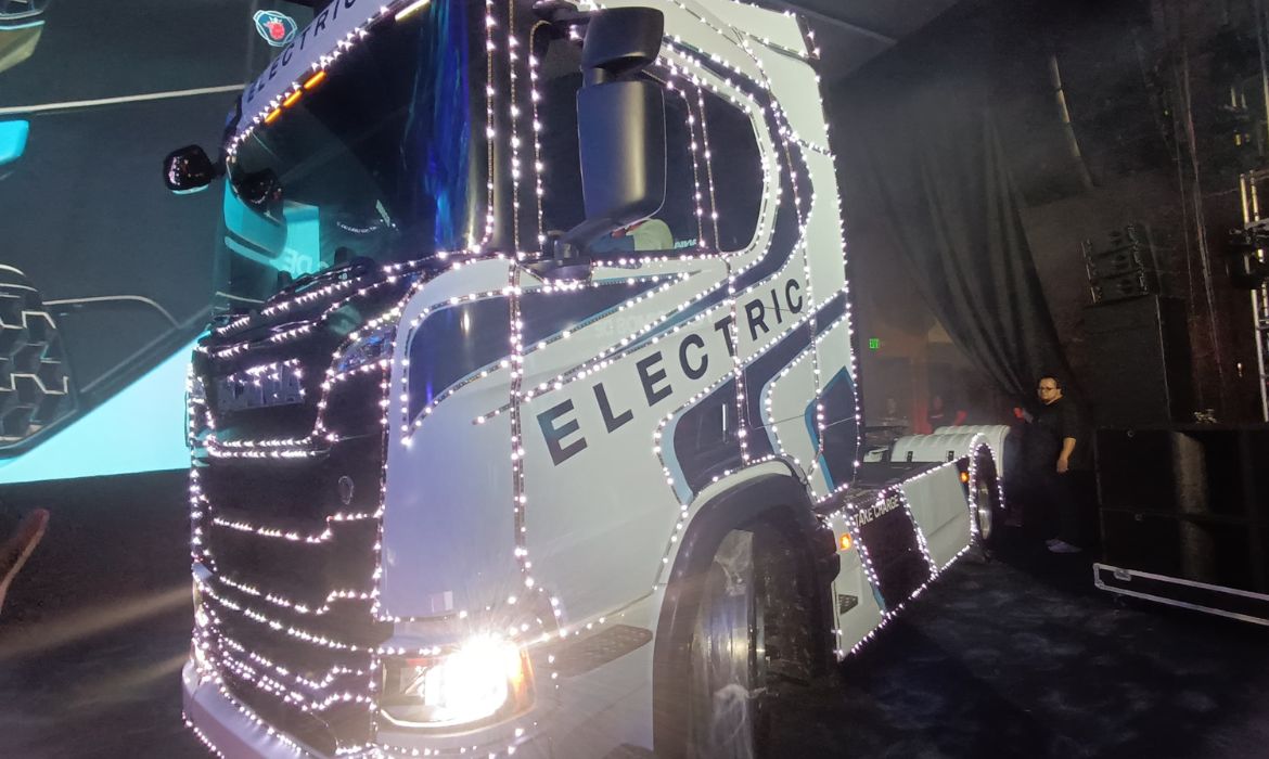 Scania presents its first 100% emission-free electric truck