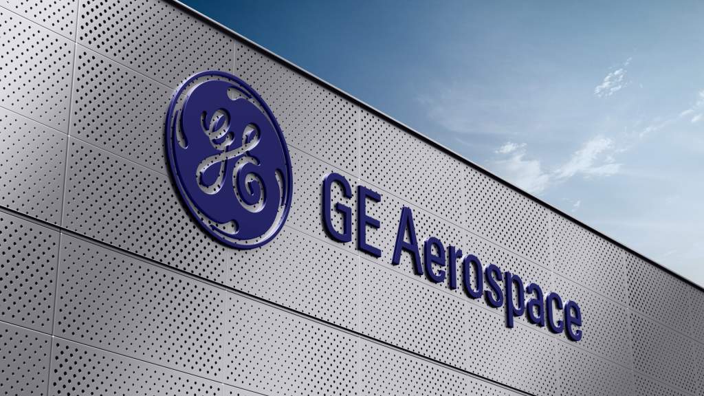 SLP Technological Institute graduate recognized for excellence in the aerospace industry