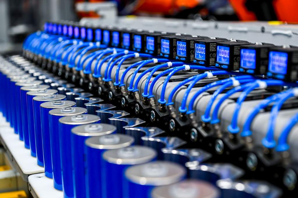 BMW Fine-Tunes Global Battery Production Start-Up