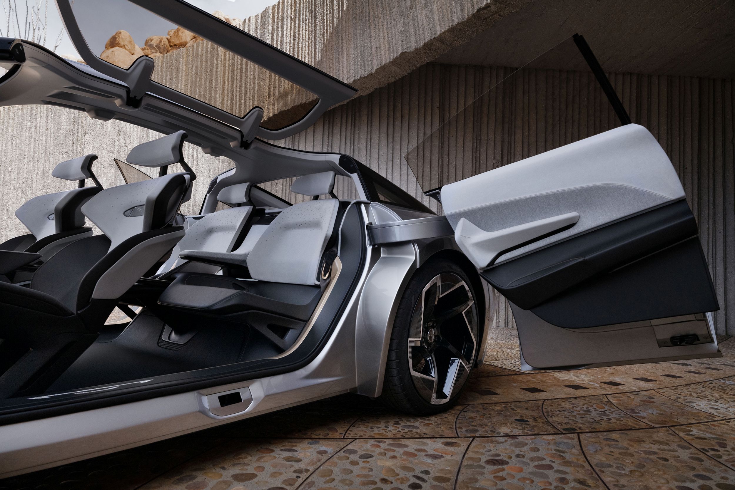 Stellantis Develops Electric Successor to the Chrysler 300