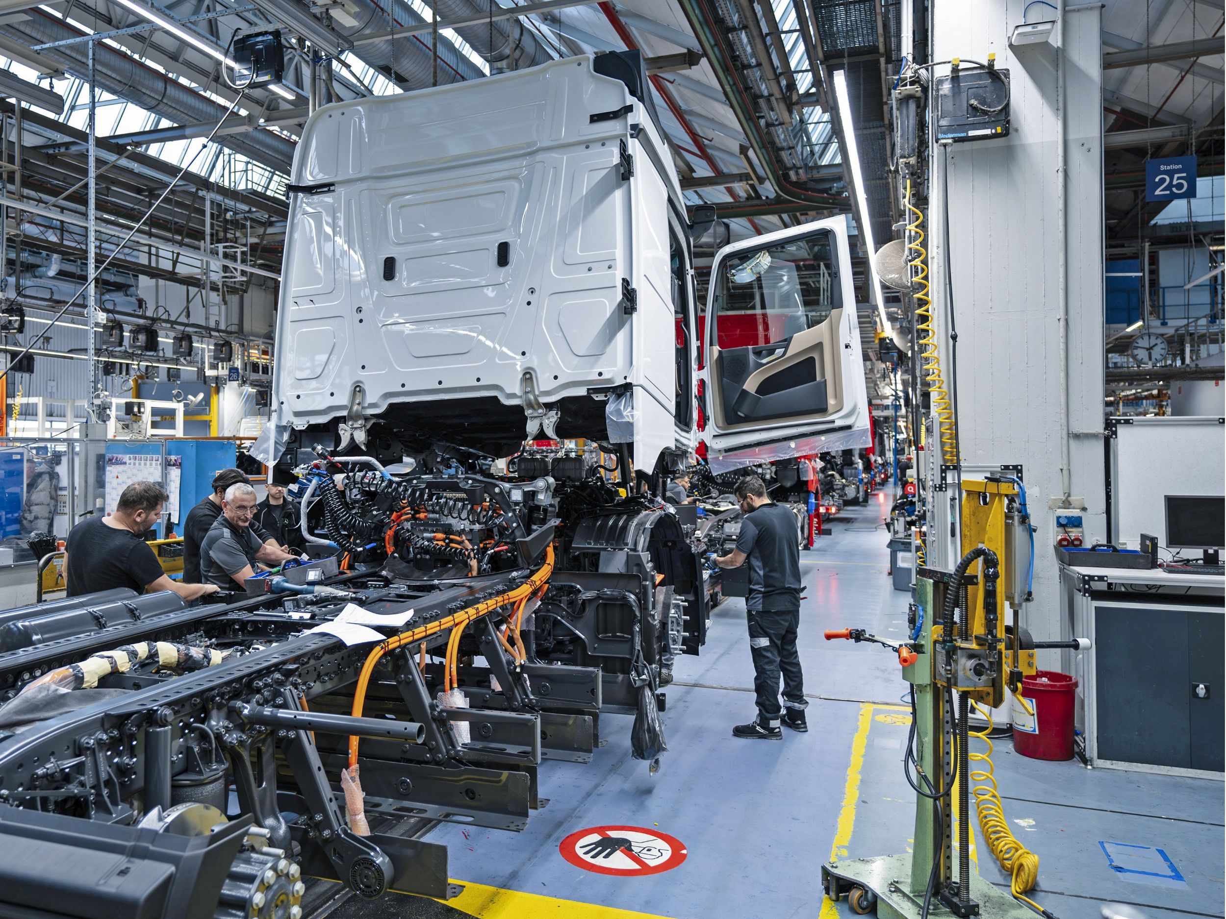 USMCA Reduces Tariffs on Medium and Heavy Vehicles from Mexico