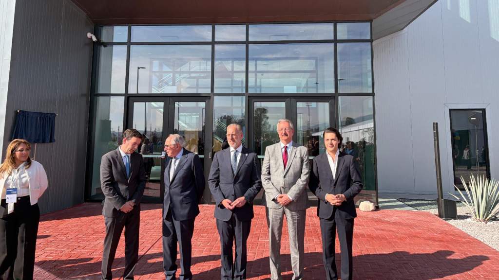 Abbott opens US$200 million electrophysiology plant in Querétaro
