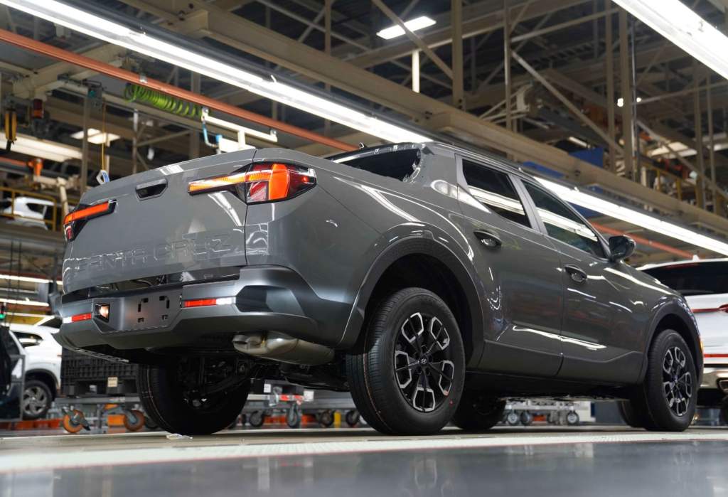 Hyundai Discontinues Santa Cruz Pickup Early
