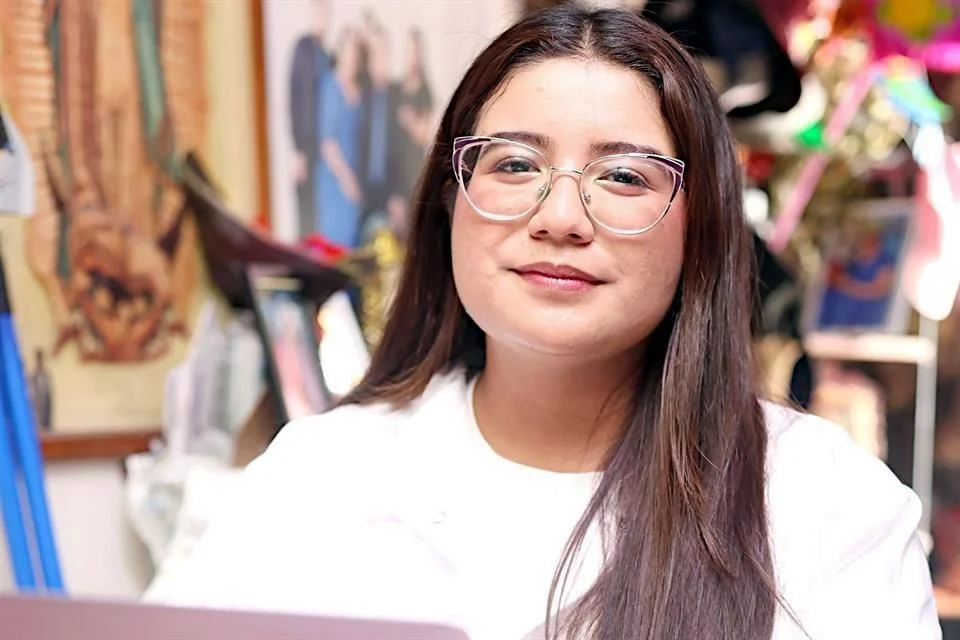 Young Mexican Woman Pursues Her Aerospace Dream