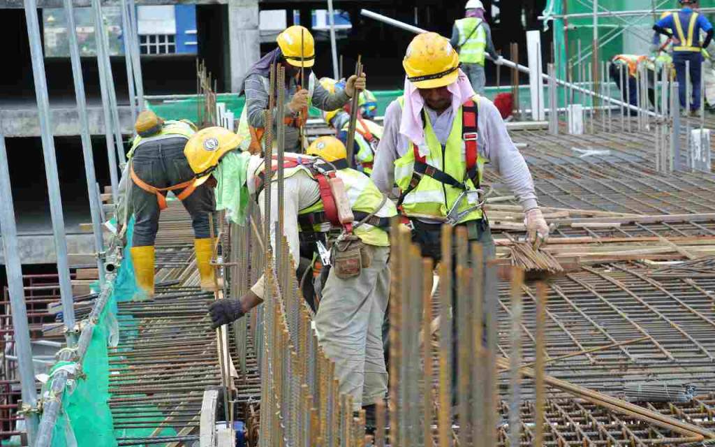 US employment falls; remittances from Mexico continue