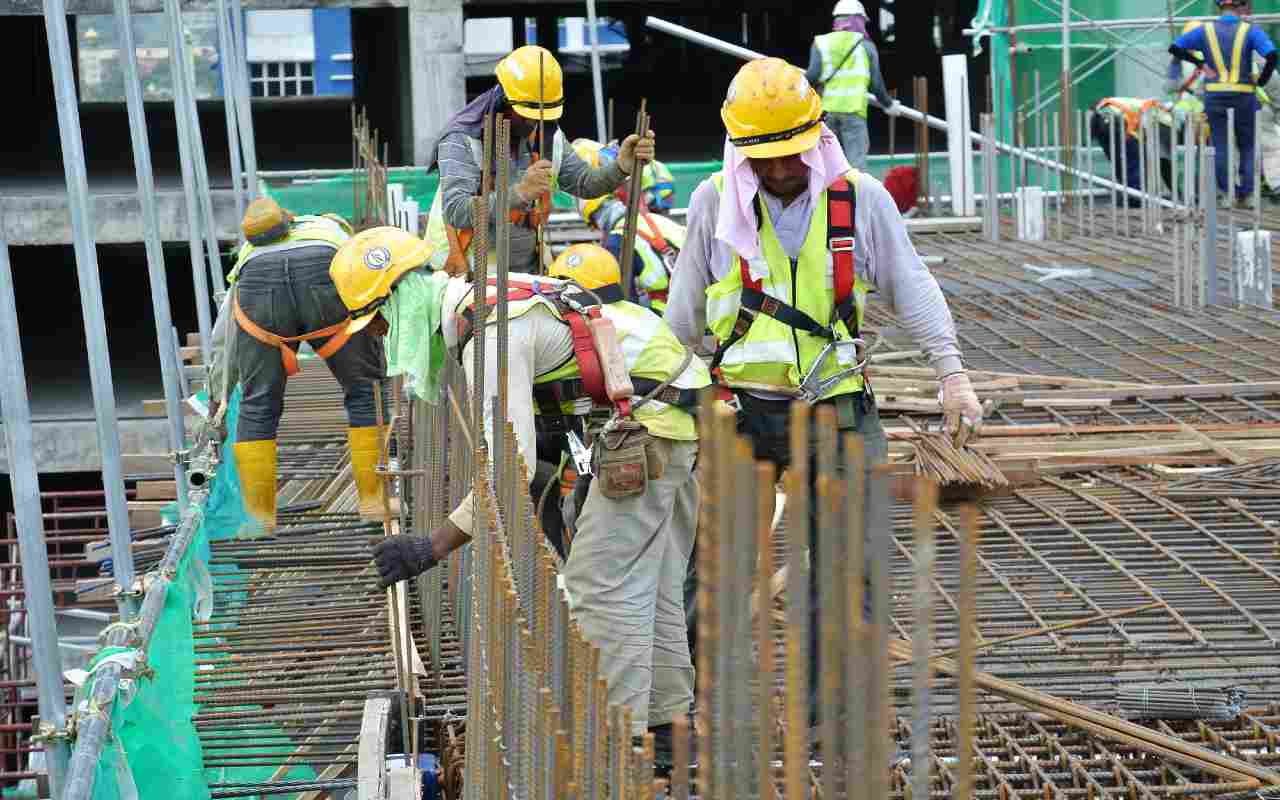 US employment falls; remittances from Mexico continue