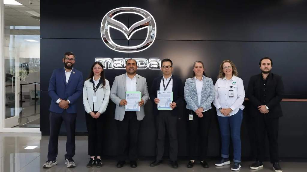 Mazda and CONALEP collaborate on a training program