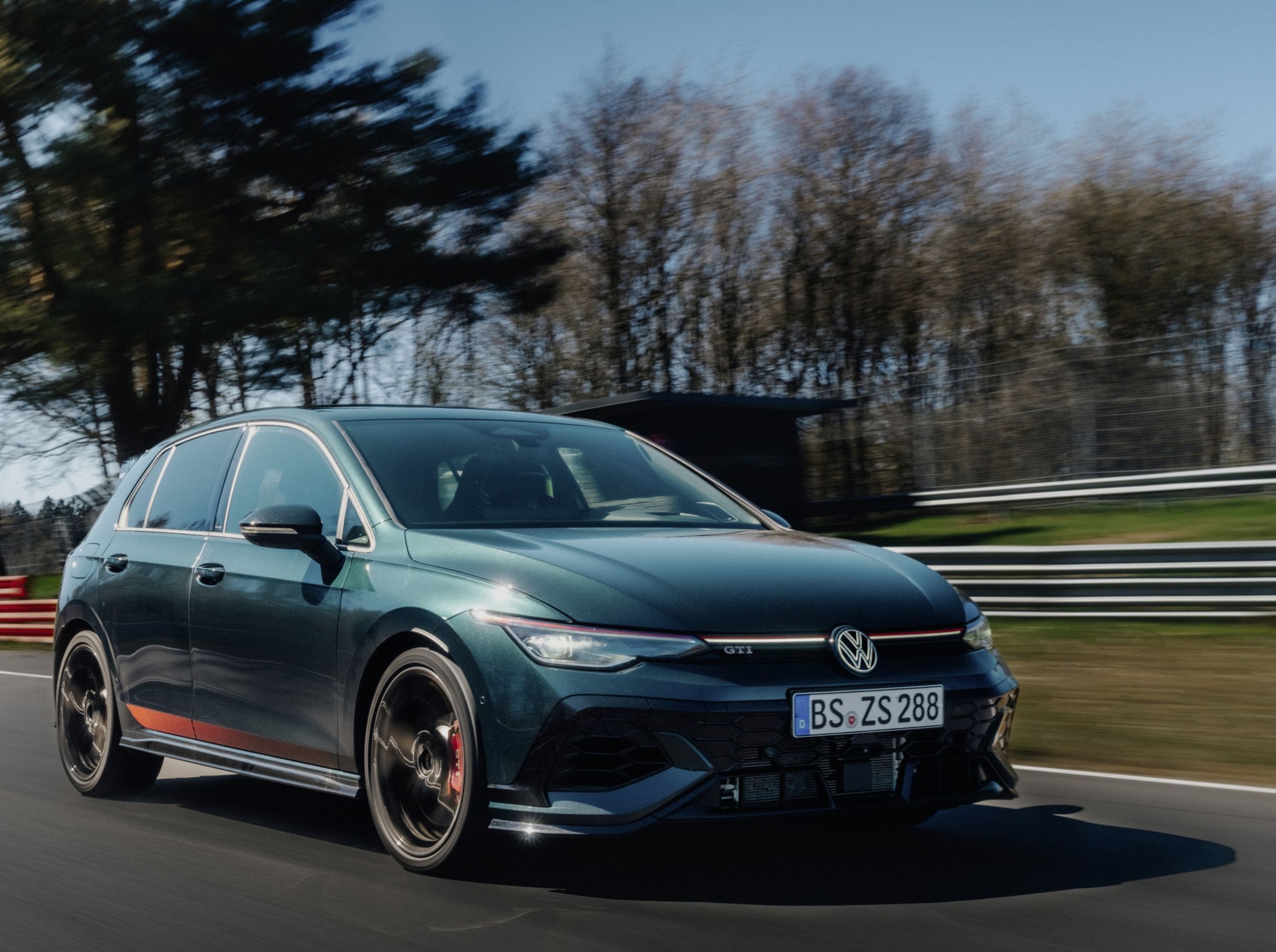 Volkswagen Dominates the Nürburgring with the Golf GTI Edition 50
