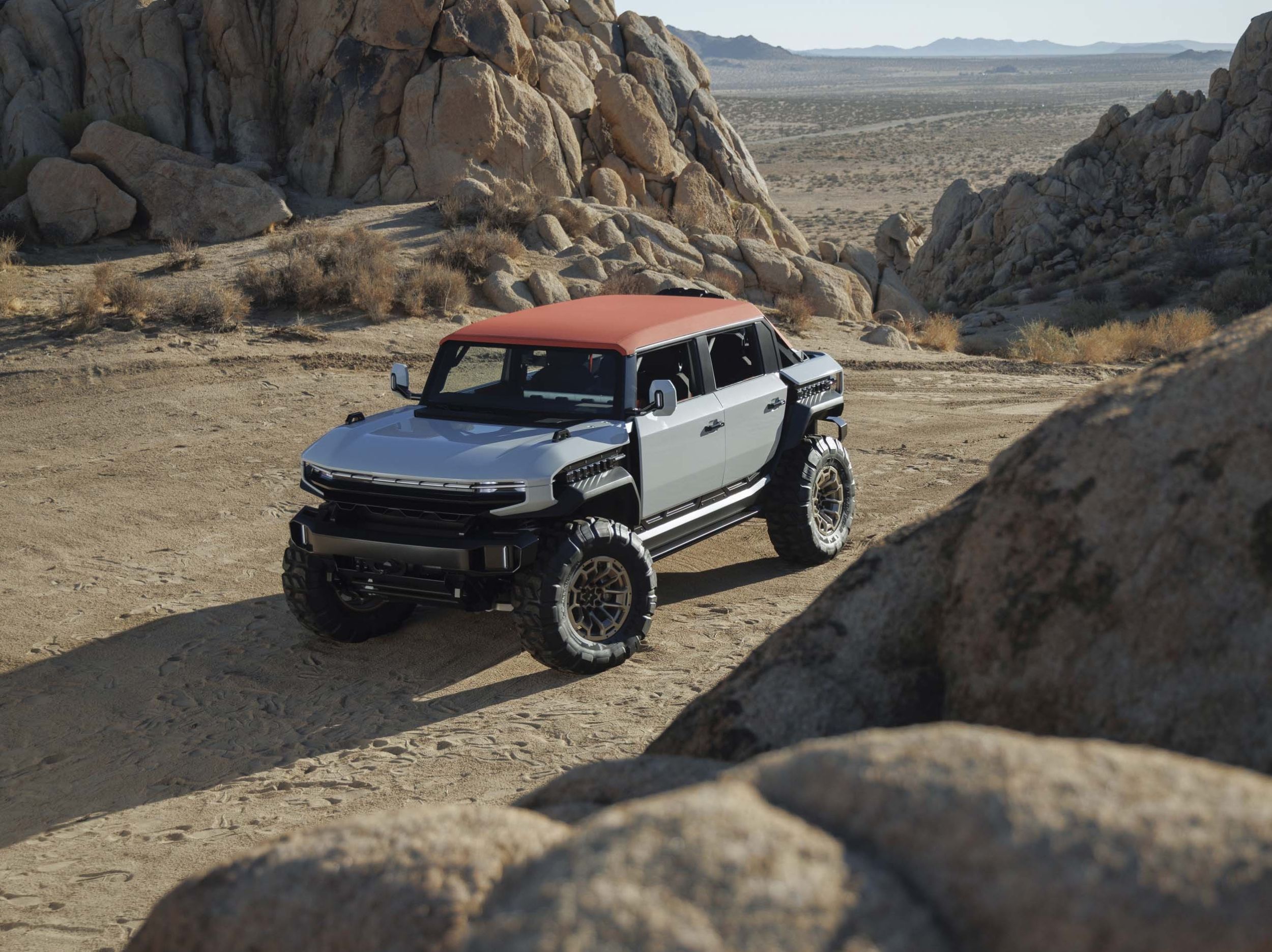 GM Opens Design Studio and Unveils Hummer X1 Concept
