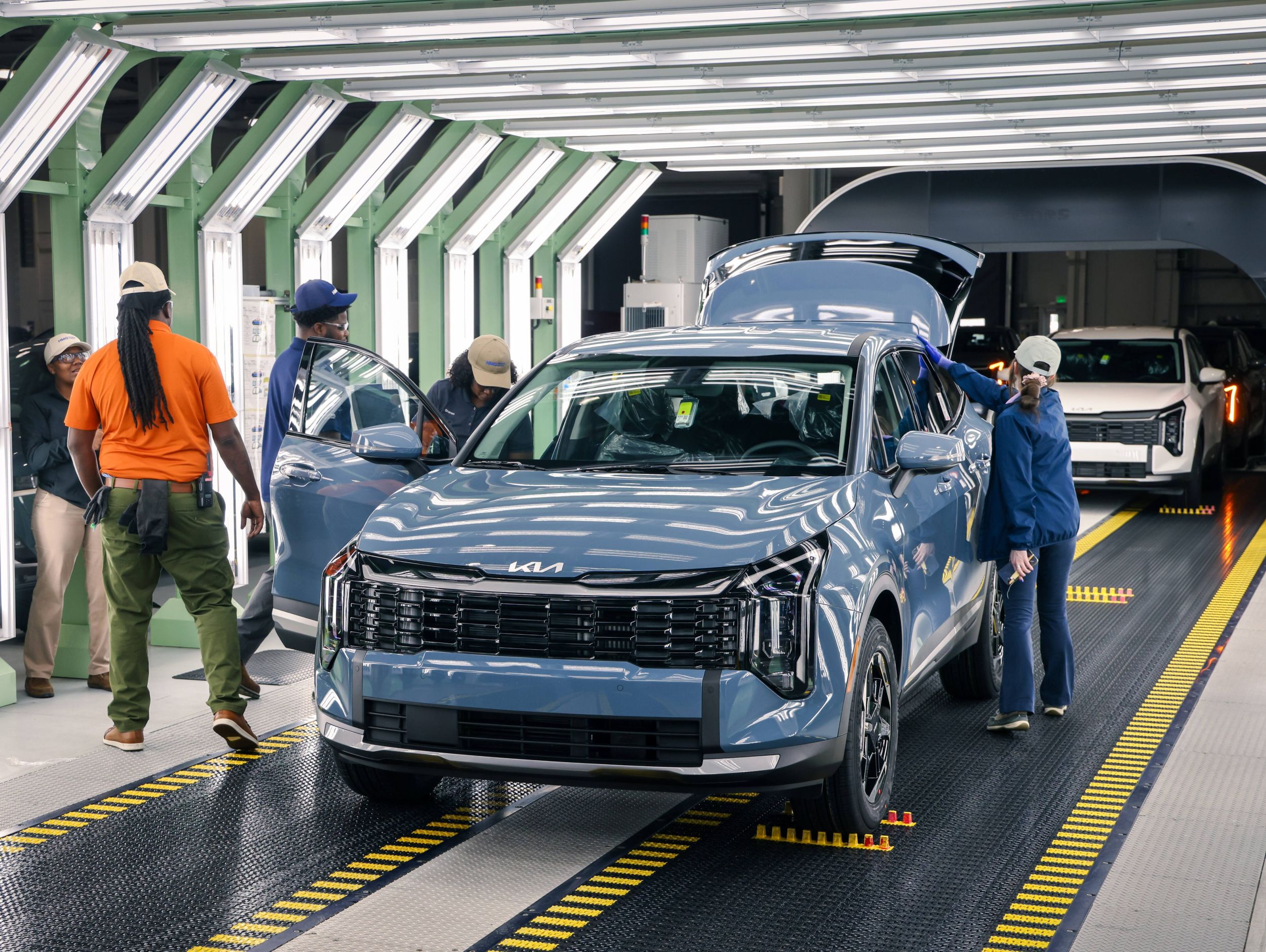Kia Begins Production of the Sportage Hybrid in Georgia
