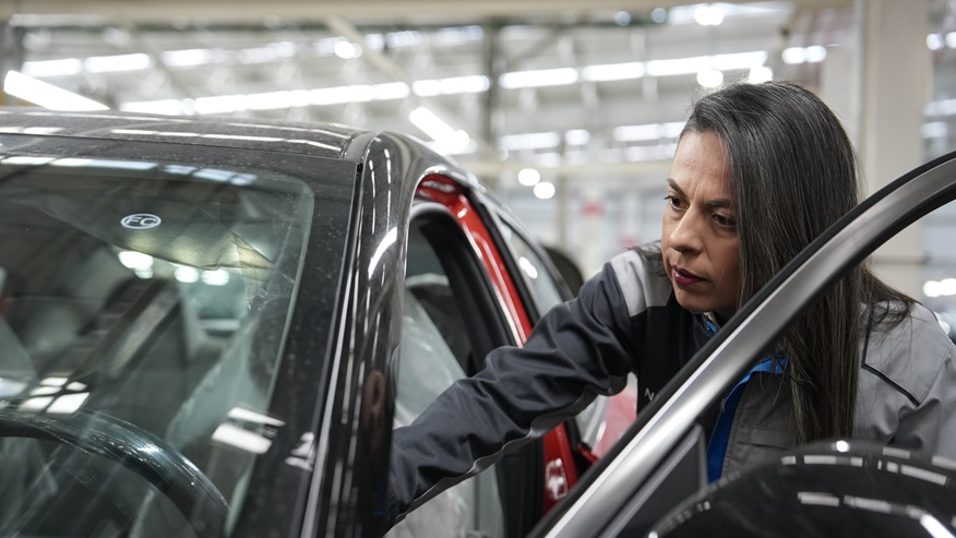 Nissan Recognizes Female Talent Behind the Sentra