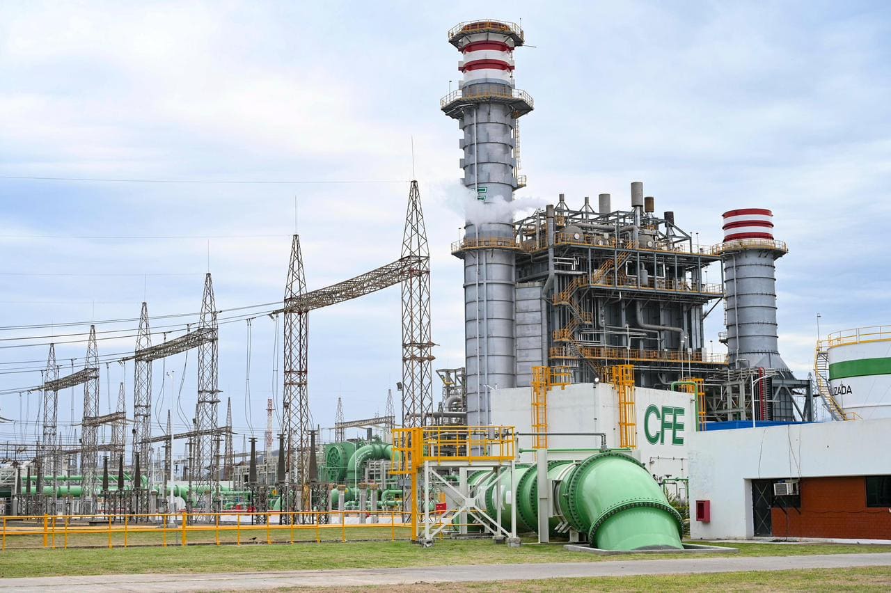 CFE’s net income falls 43.3% by half of 2026