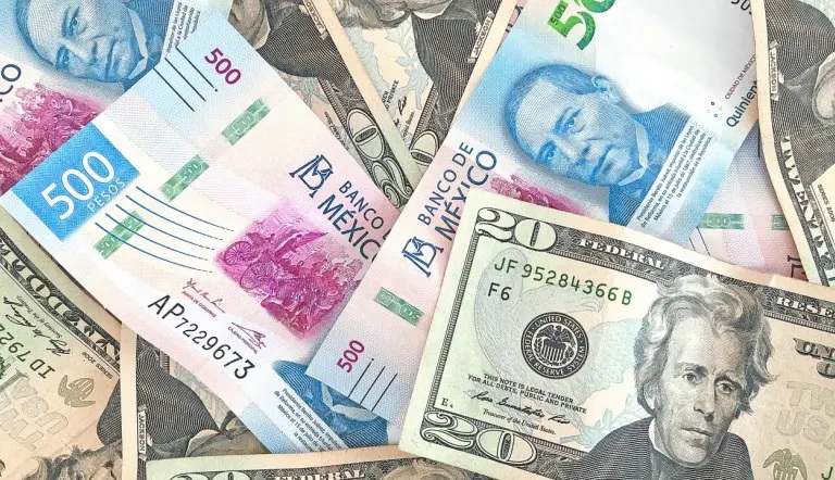 The peso gains ground against the dollar