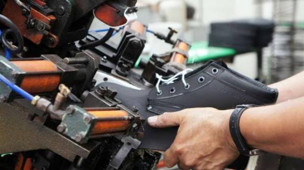 The Secretary of Economy will provide loans to footwear companies.