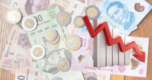 Mexican Peso Falls 1% at the Start of the Week