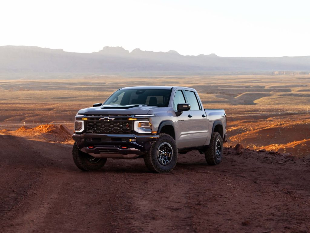 Production of the New Silverado/Sierra Begins in Silao